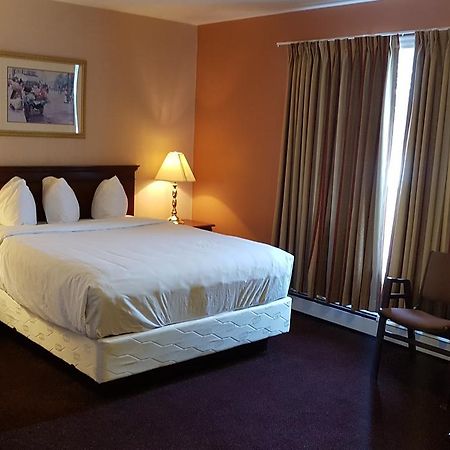 Queens Arms Inn ชาร์ลอตต์ทาวน์ ภายนอก รูปภาพ