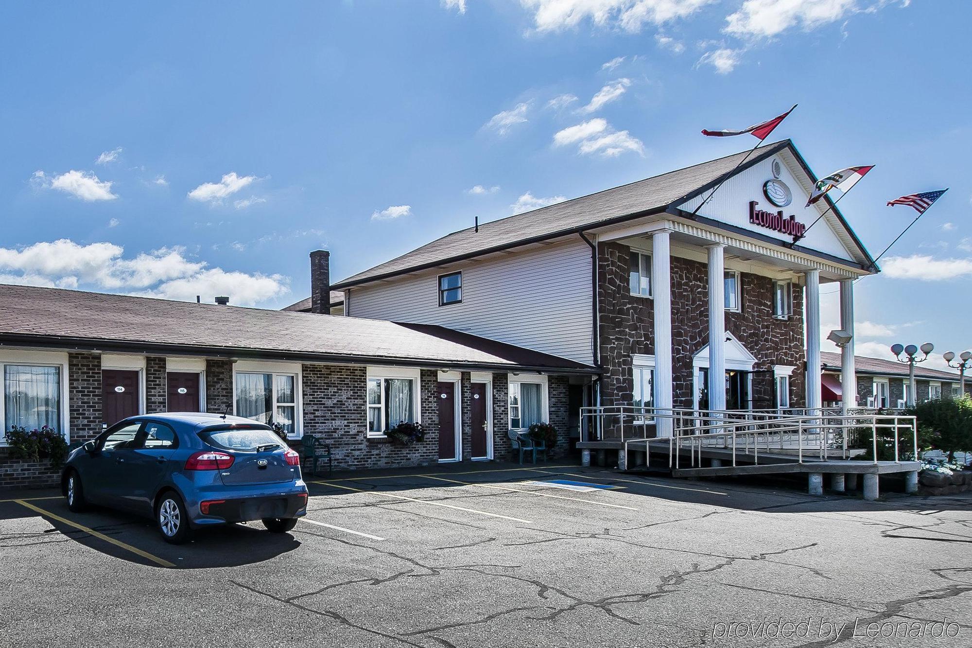 Queens Arms Inn ชาร์ลอตต์ทาวน์ ภายนอก รูปภาพ