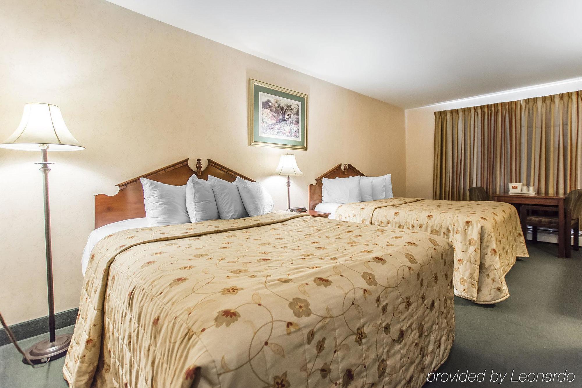 Queens Arms Inn ชาร์ลอตต์ทาวน์ ภายนอก รูปภาพ