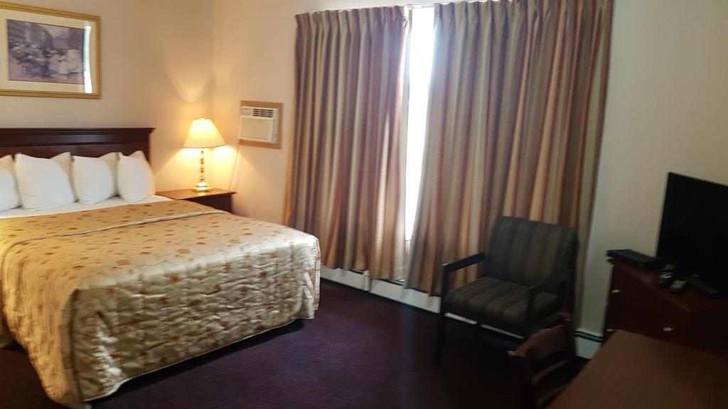 Queens Arms Inn ชาร์ลอตต์ทาวน์ ภายนอก รูปภาพ
