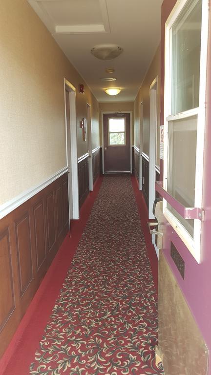 Queens Arms Inn ชาร์ลอตต์ทาวน์ ภายนอก รูปภาพ