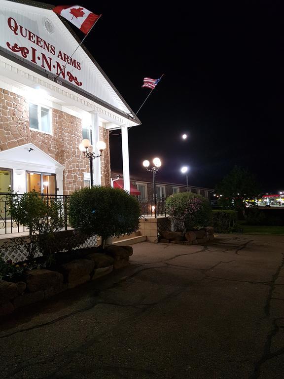 Queens Arms Inn ชาร์ลอตต์ทาวน์ ภายนอก รูปภาพ