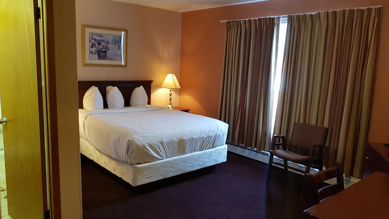 Queens Arms Inn ชาร์ลอตต์ทาวน์ ภายนอก รูปภาพ