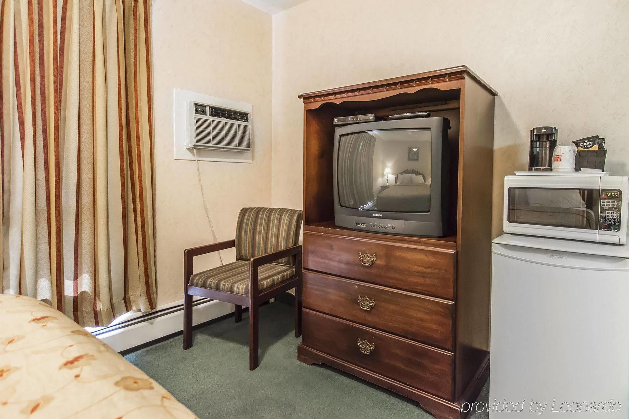Queens Arms Inn ชาร์ลอตต์ทาวน์ ภายนอก รูปภาพ