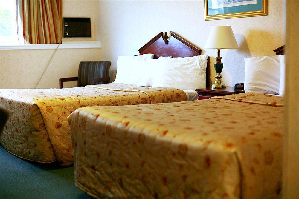 Queens Arms Inn ชาร์ลอตต์ทาวน์ ภายนอก รูปภาพ